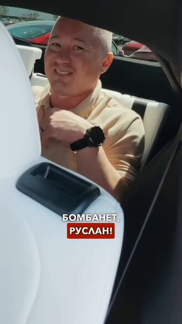 Тесла для карликов! Качок тестирует третий ряд в новом Model Y 😂🪑