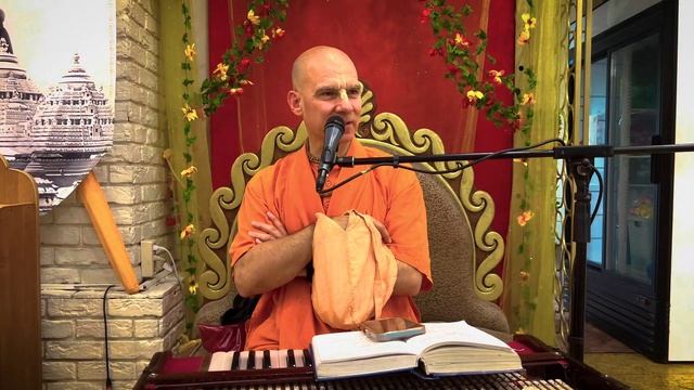 Чем Кришна и Святое Имя отличаются друг от друга?