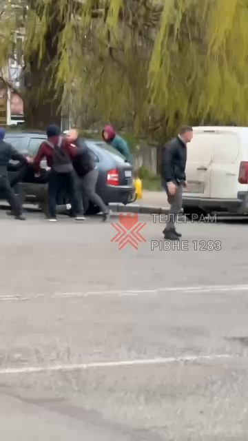 В Ровно бусификация пошла не по плану: людоловы получили силовой отпор от местных жителей.