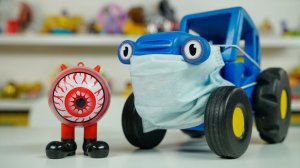 Синий трактор не сидел дома и заразился вирусом в кино