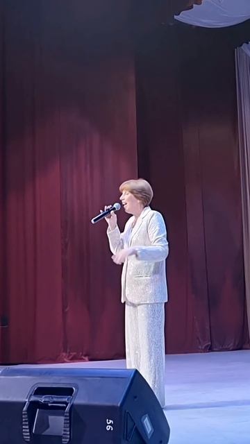 Осенний листопад нас отвечал с тобою