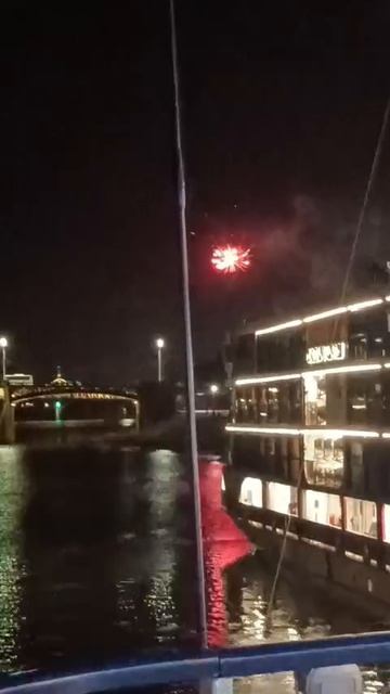Фейерверк во время речного круиза на теплоходе. Красота! #круиз #фейерверк #реки #теплоход #river
