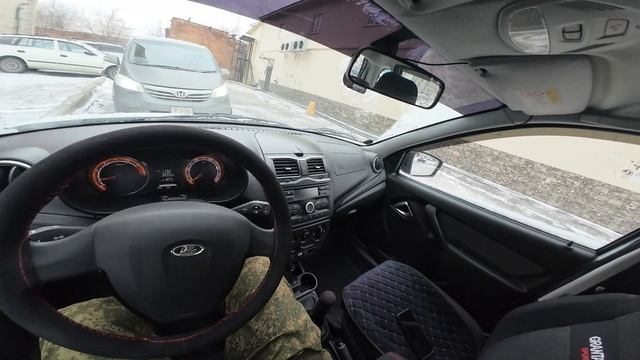 Лада Гранта Кросс зима пришла поехал на заправку