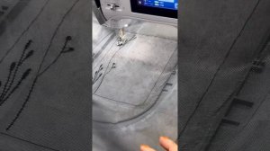 Вышиваем на регилине с помощью вышивальной машины Bernina B500