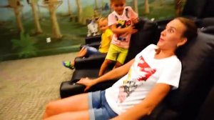 Ники и Крис - любимые истории с младшим братом