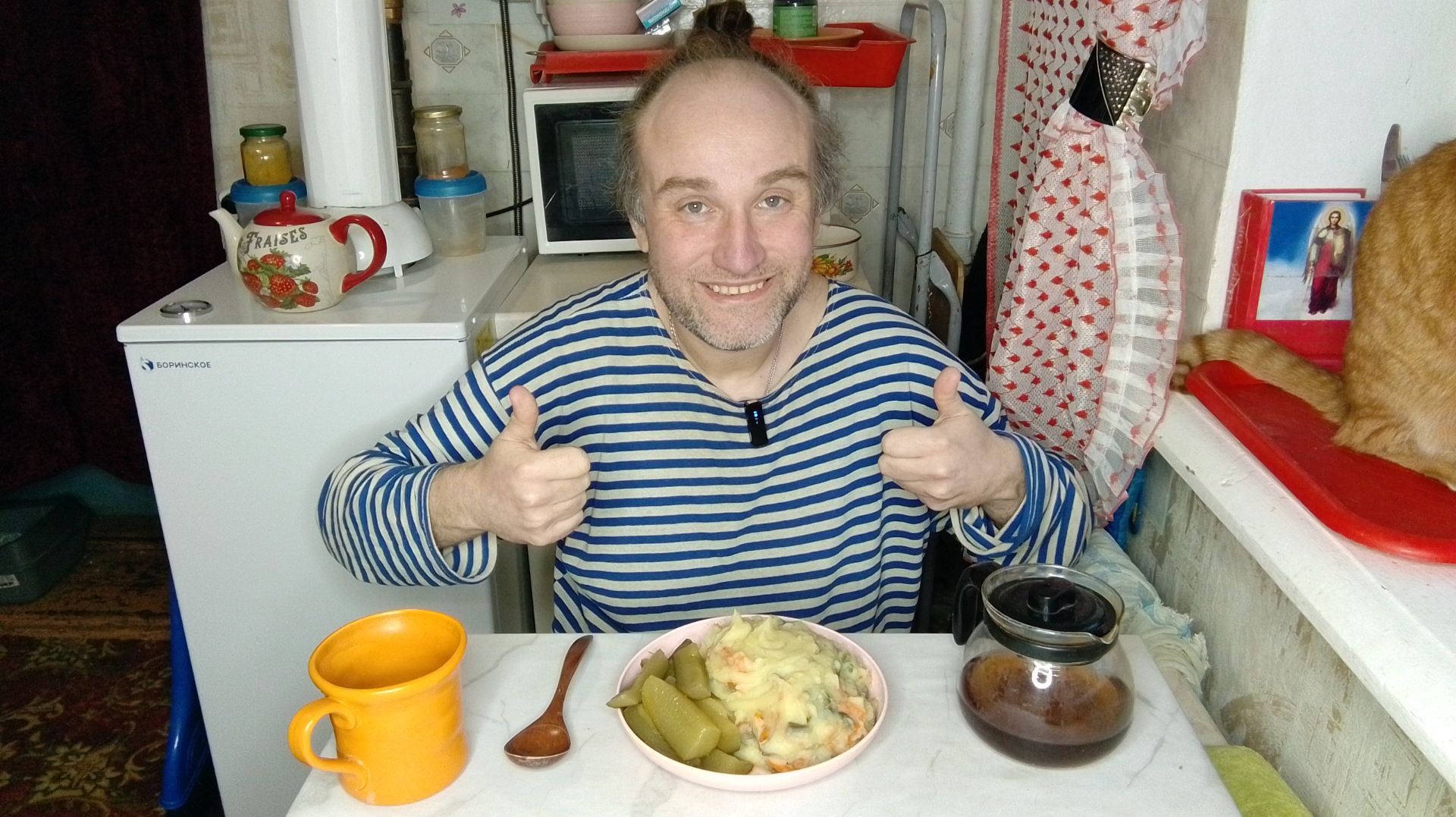 Обед с Рыжулей. Рейтинг политических партий в РФ. Мукбанг. Обжор. Еда на камеру. Диета. Шизофрения.