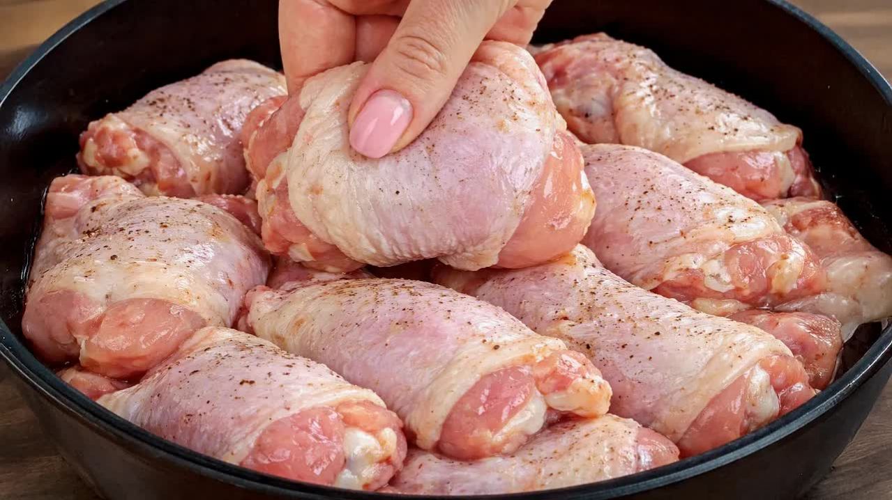 ПРОСТО И БЫСТРО! КУРИНЫЕ БЁДРЫШКИ Взрыв вкуса! КУРИЦА В МЕДОВО-СОЕВОМ СОУСЕ, рецепт сочных бёдрышек смотреть онлайн