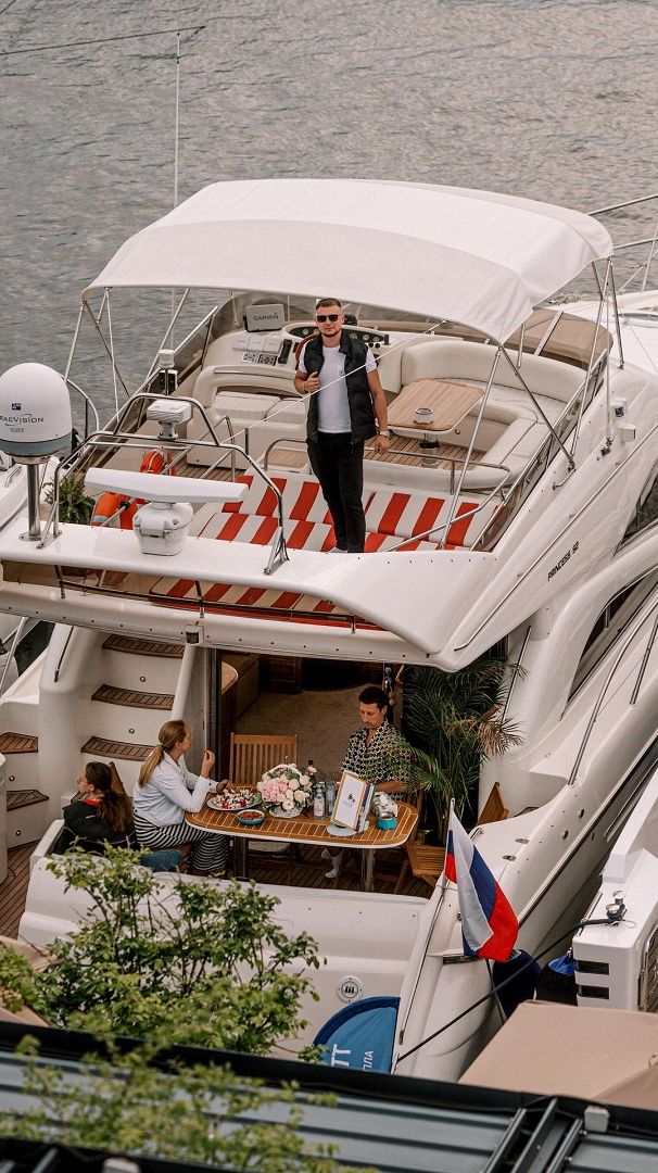 Яхта Princess 52 на Moscow Yacht Show 2025