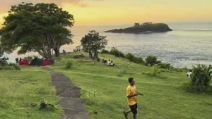 Беженец🇮🇩Бали. НОЧЕВКА В ПАЛАТКЕ С СИНДИ. А У ДЕЛЬФИНА ВСПОРОТО БРЮХО ВИНТОМ! БЕЗУМНЫЙ VIRGIN BEAC