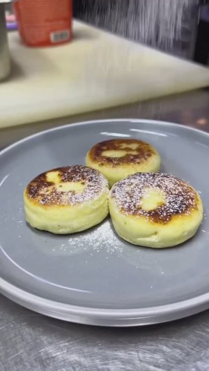 Пышные и нежные сырники .