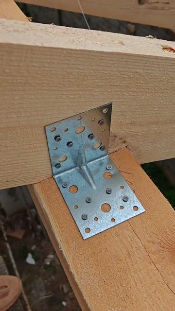 Сделаем крышу, подшивка свесов, водосточная система. Поможем с выбором и доставим все необходимые ма