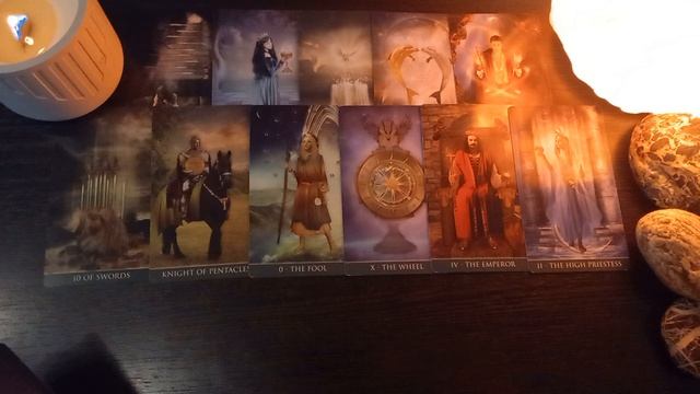 О ЧЕМ НАДО ЗНАТЬ ПРЯМО СЕЙЧАС? (РАСКЛАД ПОЛУЧИЛСЯ ОБ ОТНОШЕНИЯХ, НУ, ЗНАЧИТ ЭТО КОМУ-ТО НУЖНО) ТАРО