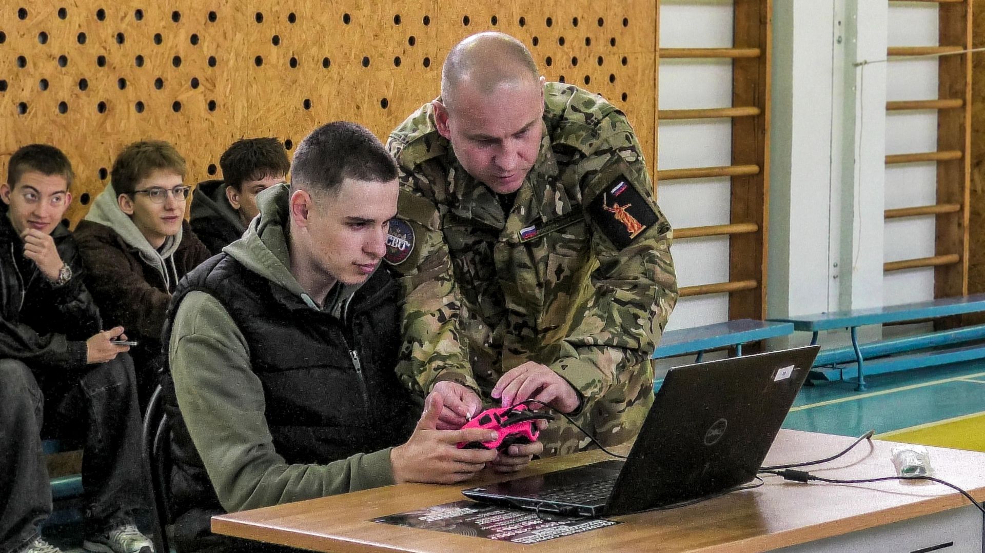 Волжские студенты знакомятся с основами управления БПЛА