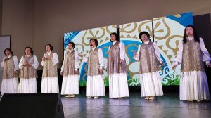 Ийэм эппит тыллара. Толорор Кыыллаах Арыы кыргыттара ансаамбыл