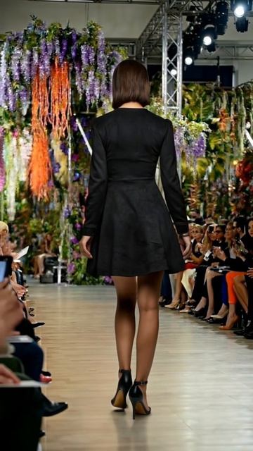 Платье солнышко на весну черного цвета