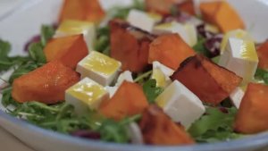 Кухня по заявкам | Салат с тыквой и брынзой. Куриная грудка с креветками | Илья Лазерсон /405