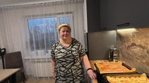 Разрезами шторы для дачи. Отвечаю на вопросы зрителям про Абдугани.  Готовим пирог и булочки.