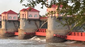 Плотина Невинномысского оросительного канала на реке Кубань в Кочубеевском р-не Ставропольского края