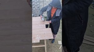 Мастерим будку для кангала, а он куда-то исчез