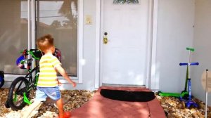 Ники и Крис - любимые истории с младшим братом