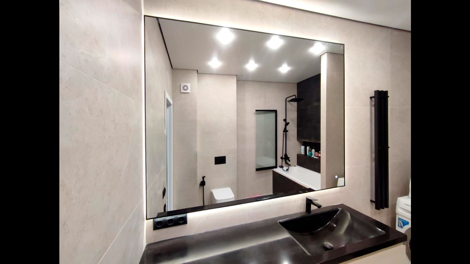 Зеркало с подсветкой в ванную