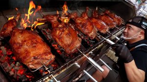 Жареная баранья нога, приготовленная при температуре 400 градусов в 2-метровой капсуле для барбекю