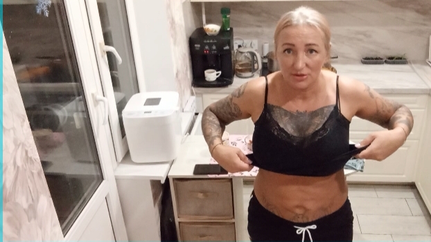 13-04-26 Живот уходит  Худею  Опять варю овощи на оливье и ем жирное на ночь  Свинина с сыром 