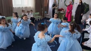 Танец с лентами в средней группе