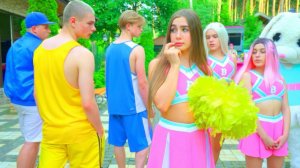 ВНЕЗАПНАЯ ВСТРЕЧА Черлидерш и Баскетболистов!!! Диана НЕ СОБИРАЕТСЯ ИЗБЕГАТЬ СМАЙЛА!!!