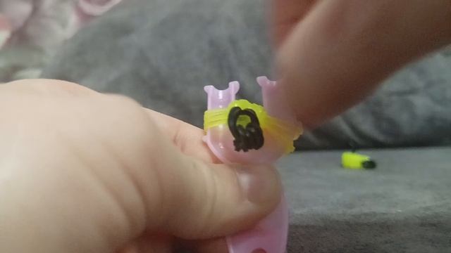 банан из резинок на рагатке