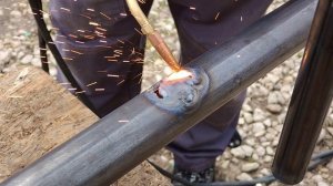 залипательный процесс резки металла газосваркой