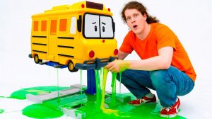 Сломавшийся автобус игрушек! Веселая школа ремонта 🔧🚌