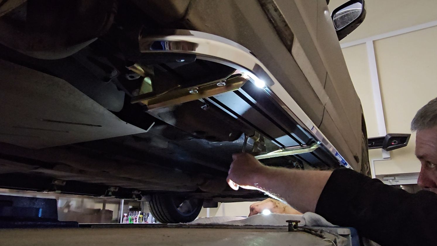 Пороги для Geely Monjaro - Автотехцентр SoundSpeed