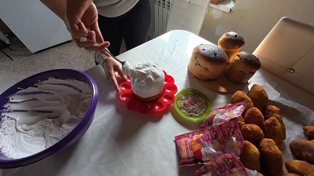 11.04.2026 // Украсила куличи и покрасила яйца // Подсыпала землю в перцы