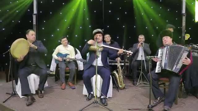 Анвар Бекжонов куйлайди