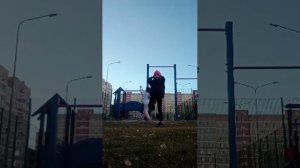 а сегодня мы делаем на улице упражнение гимнастические спортивной гимнастики