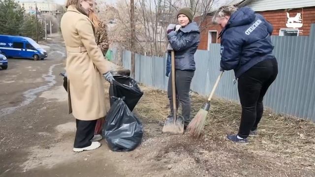 В Свердловском округе Иркутска провели первый субботник