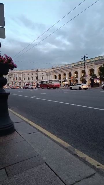 Советский автобус ЛАЗ 695 на Невском.