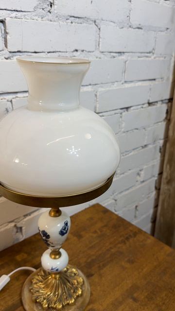 Винтажная фарфоровая лампа с стеклянным абажуром 20751