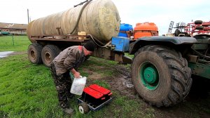 У Анатолича удачный день! Привезли пару новеньких аккумуляторов!