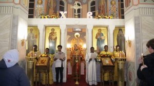 На пасхальной Литургии в храме прп. Пимена Евангелие читалось на разных языках