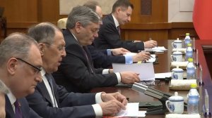 С.В.Лавров и Ван И