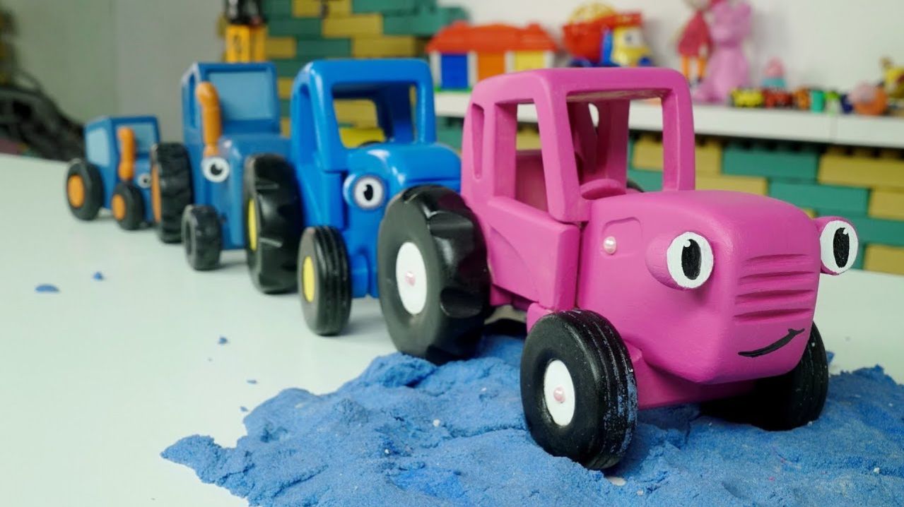 Синий трактор научился быть добрым