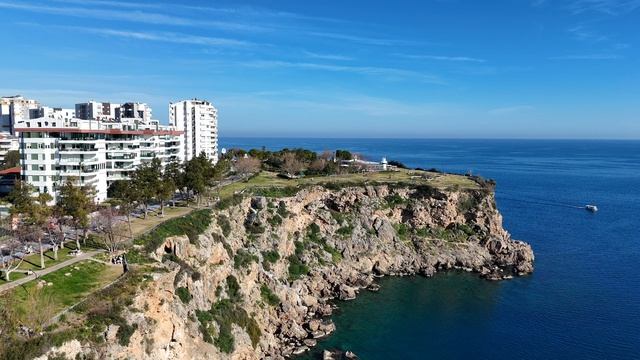 Морские скалы и побережье | Спокойный средиземноморский пейзаж в 4K