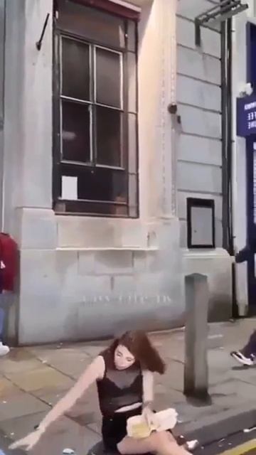 Леди и дамы Манчестера и Ливерпуля ночью балдеют и кайфуют