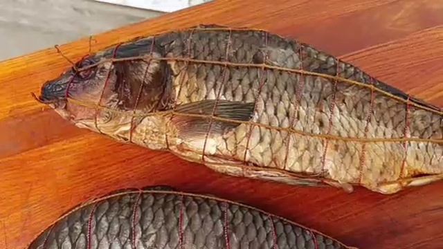Карп зеркальный потрошенный горячего копчения