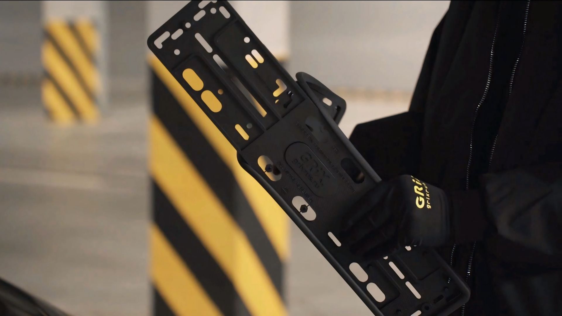 Силиконовая рамка для номерного знака от GRIX: не скрипит, не ржавеет, не царапает кузов