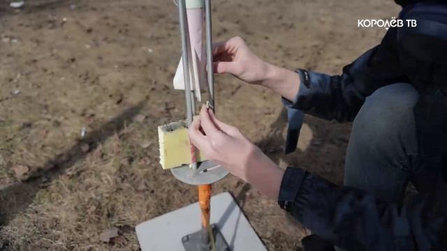 Юные конструкторы запустили бумажные ракеты в небо Королёва