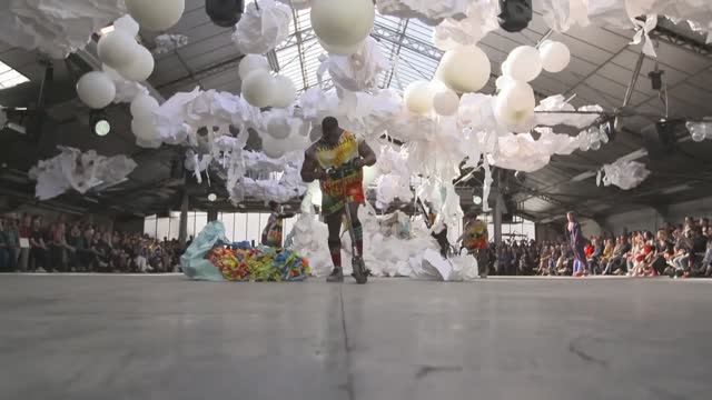 Показ коллекции Andreas Kronthaler для Vivienne Westwood весна-лето 2019