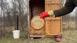 как почистить дачный уличный туалет простым способом!
